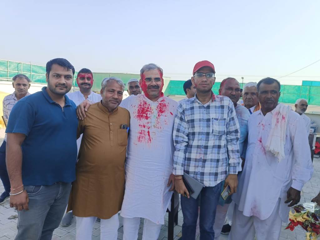 Surendra Poonia celebrated Holi with party workers and extended his best wishes to the people of the state